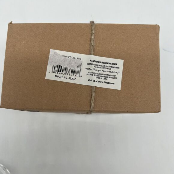 NEW Silver Buckle Supply Co Sugar Skulls Salt And Pepper Shaker Set - Picture 3 of 4